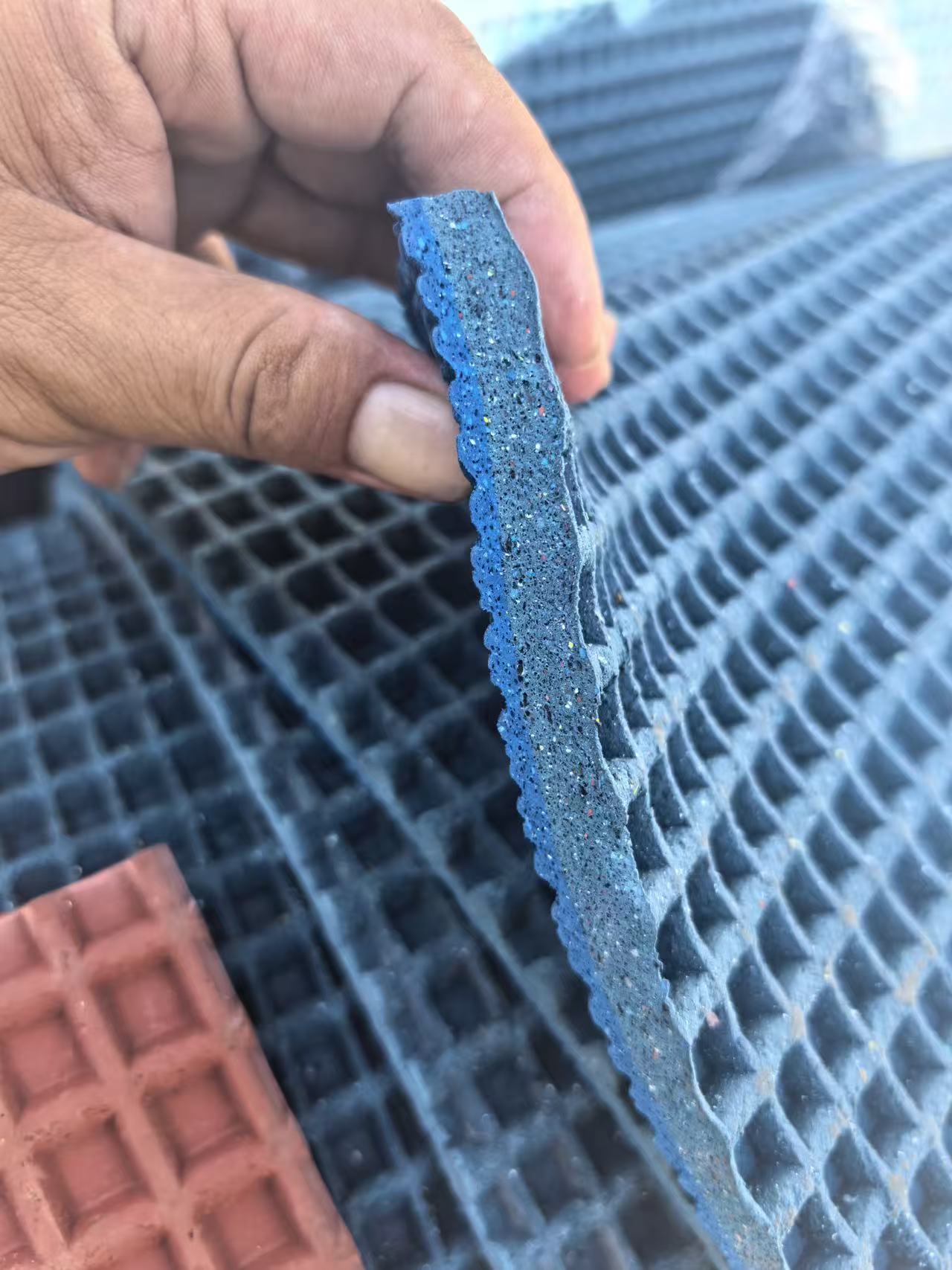 品牌运动场馆何时需要定制橡胶地面？